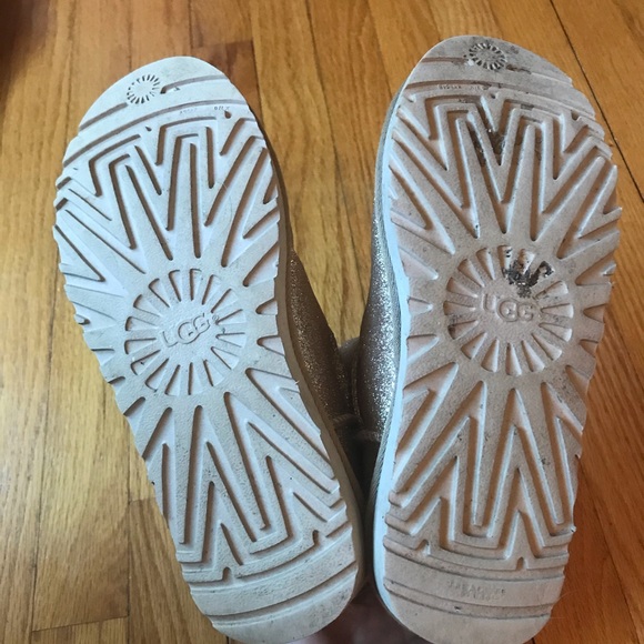 UGG Golden Mini Bailey Bow Sparkle Boots - Picture 4 of 5